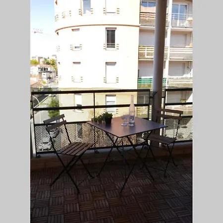 Superbe T3 70m2, Spacieux Et Lumineux, 4eme Etage Avec Ascenseur, Parking Et Terrasse, Centre De * Montpellier