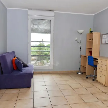 Superbe T3 70m2, Spacieux Et Lumineux, 4eme Etage Avec Ascenseur, Parking Et Terrasse, Centre De * Montpellier