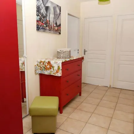 Superbe T3 70m2, Spacieux Et Lumineux, 4eme Etage Avec Ascenseur, Parking Et Terrasse, Centre De